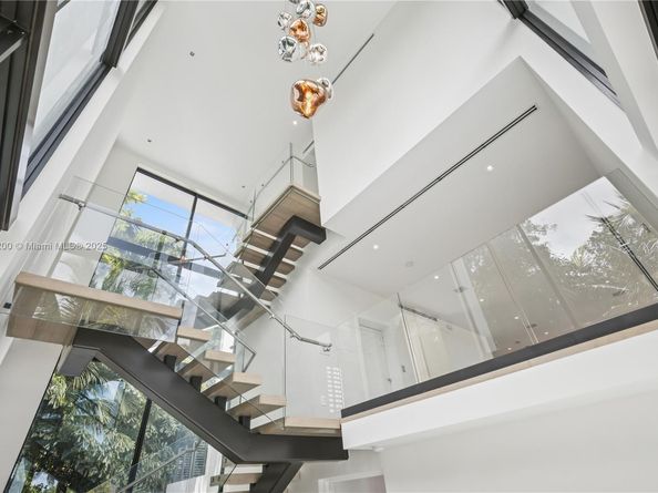 420 N Hibiscus Dr, Miami Beach FL 33139
