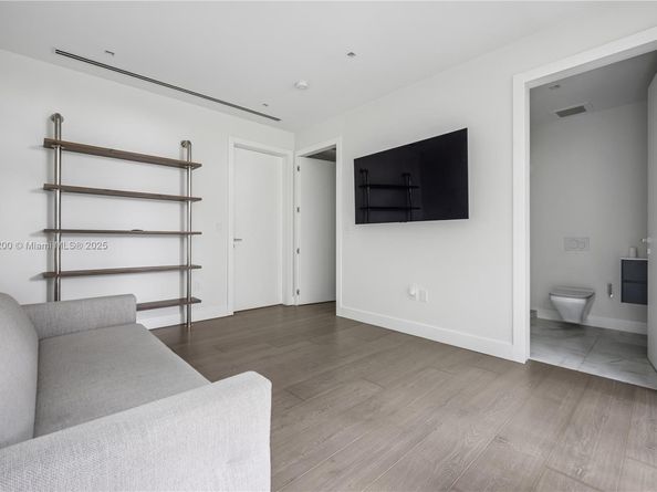 420 N Hibiscus Dr, Miami Beach FL 33139