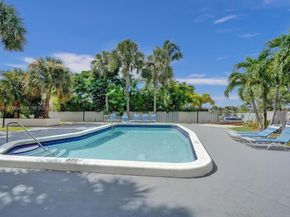 900 Crystal Lake Dr 2B, Deerfield Beach FL 33064