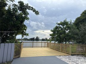 900 Crystal Lake Dr 2B, Deerfield Beach FL 33064