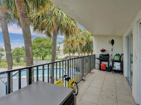 900 Crystal Lake Dr 2B, Deerfield Beach FL 33064
