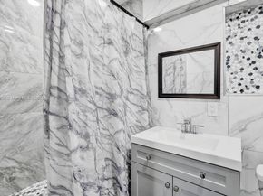 900 Crystal Lake Dr 2B, Deerfield Beach FL 33064