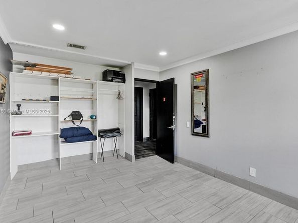 900 Crystal Lake Dr 2B, Deerfield Beach FL 33064