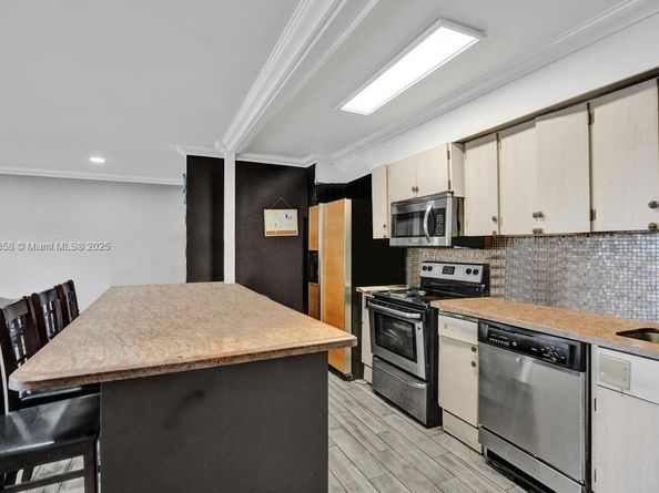 900 Crystal Lake Dr 2B, Deerfield Beach FL 33064