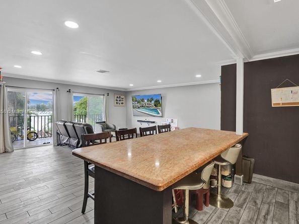 900 Crystal Lake Dr 2B, Deerfield Beach FL 33064