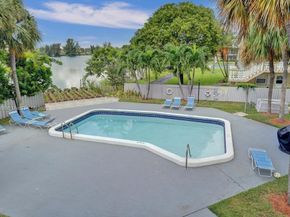 900 Crystal Lake Dr 2B, Deerfield Beach FL 33064