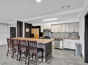 900 Crystal Lake Dr 2B, Deerfield Beach FL 33064