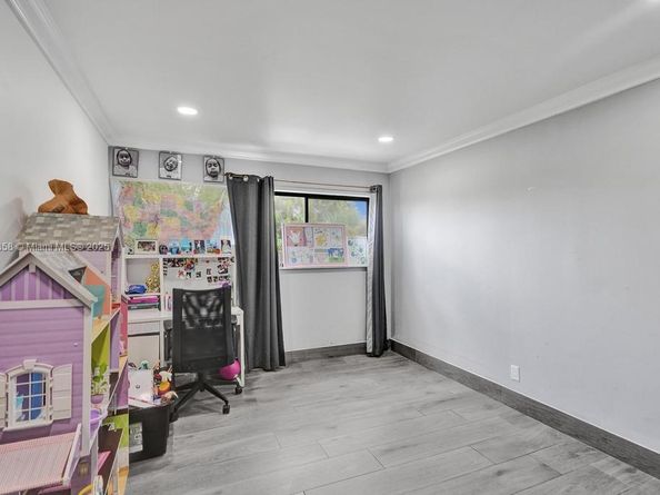 900 Crystal Lake Dr 2B, Deerfield Beach FL 33064