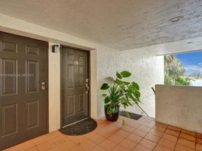 900 Crystal Lake Dr 2B, Deerfield Beach FL 33064