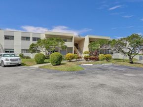 900 Crystal Lake Dr 2B, Deerfield Beach FL 33064