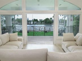 929 N Southlake Dr, Hollywood FL 33019