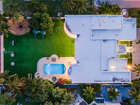 929 N Southlake Dr, Hollywood FL 33019