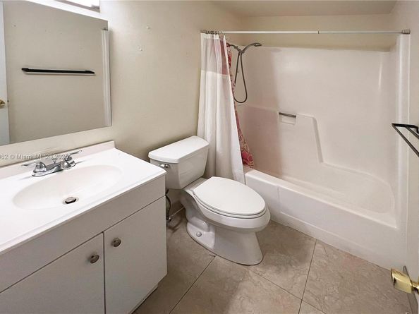 5174 NE 6th Ave 520, Oakland Park FL 33334