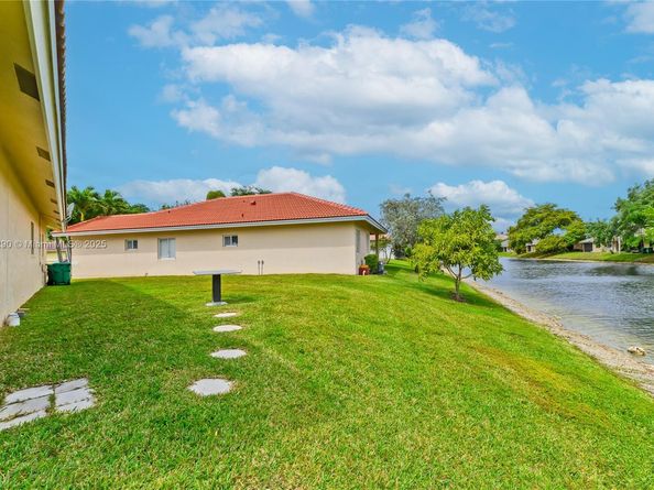 7602 NW 99th Ter, Tamarac FL 33321