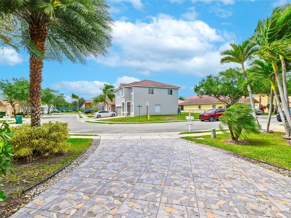 7602 NW 99th Ter, Tamarac FL 33321