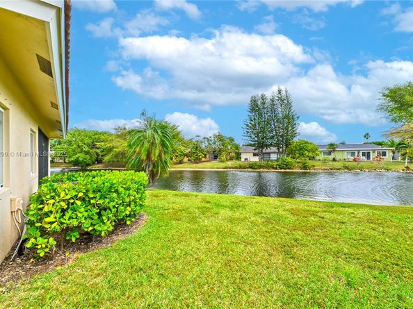 7602 NW 99th Ter, Tamarac FL 33321