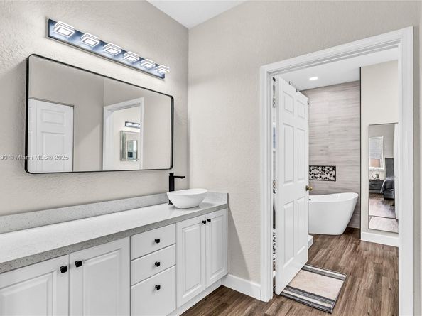 7602 NW 99th Ter, Tamarac FL 33321