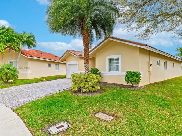 7602 NW 99th Ter, Tamarac FL 33321