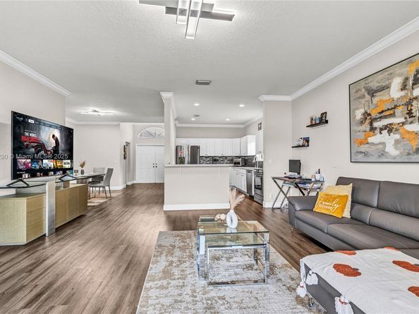 7602 NW 99th Ter, Tamarac FL 33321