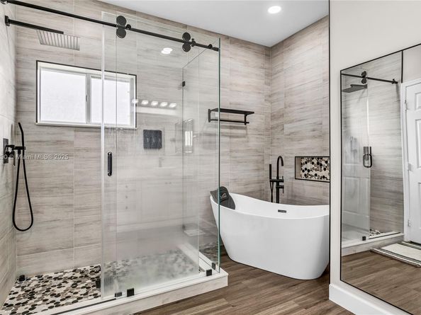 7602 NW 99th Ter, Tamarac FL 33321