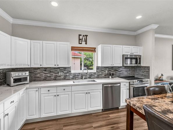 7602 NW 99th Ter, Tamarac FL 33321