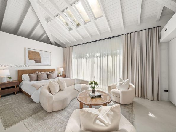 244 W San Marino Dr, Miami Beach FL 33139