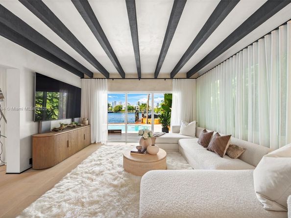 244 W San Marino Dr, Miami Beach FL 33139