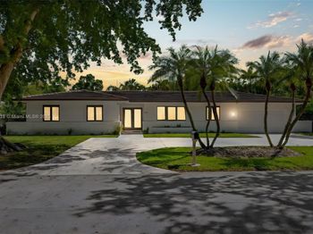 1460 Campamento Ave