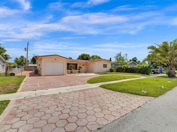 5861 NW 18th Ct, Sunrise FL 33313