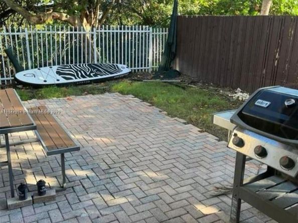 1125 Butternut Ln, Hollywood FL 33019
