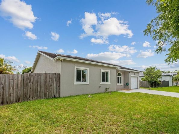 13225 SW 218th Ter, Miami FL 33170