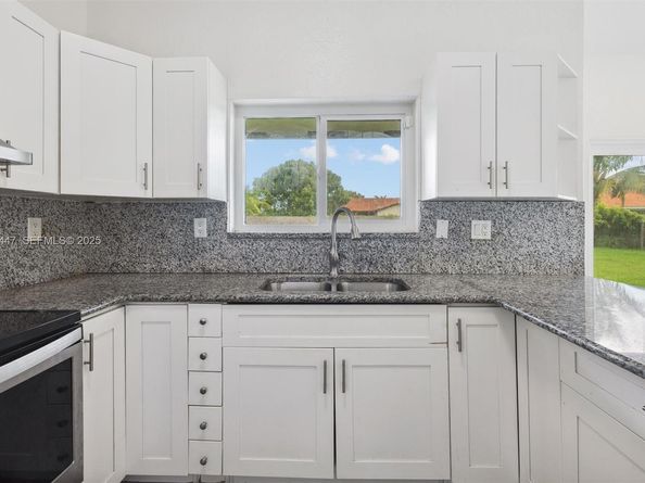 13225 SW 218th Ter, Miami FL 33170