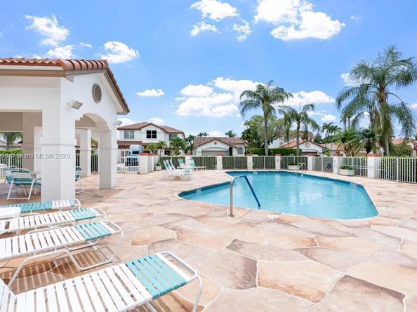 6987 Charlotte Ct, Margate FL 33063