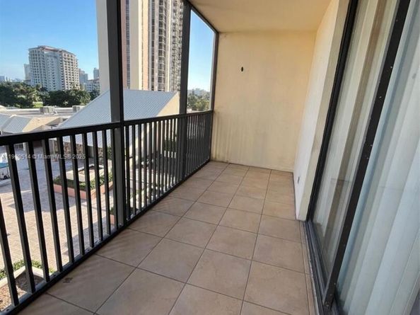 20301 W Country Club Dr 625, Aventura FL 33180