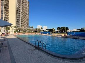 20301 W Country Club Dr 625, Aventura FL 33180