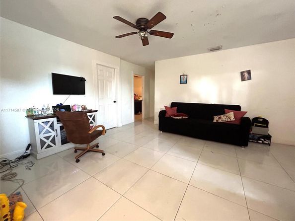 926 S 13th Ave S, Lake Worth FL 33460