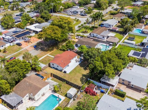 330 N 70th Ave, Hollywood FL 33024