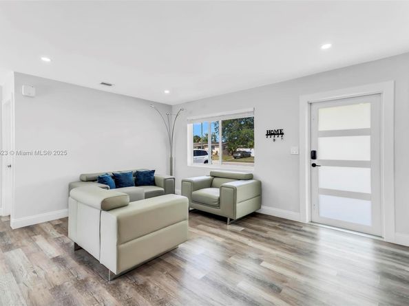 330 N 70th Ave, Hollywood FL 33024