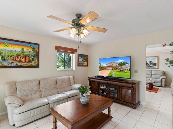 631 NW 205th Ave, Pembroke Pines FL 33029