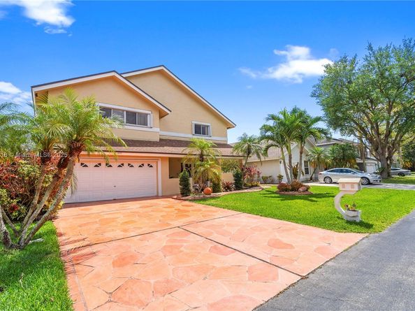 631 NW 205th Ave, Pembroke Pines FL 33029