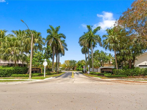 631 NW 205th Ave, Pembroke Pines FL 33029