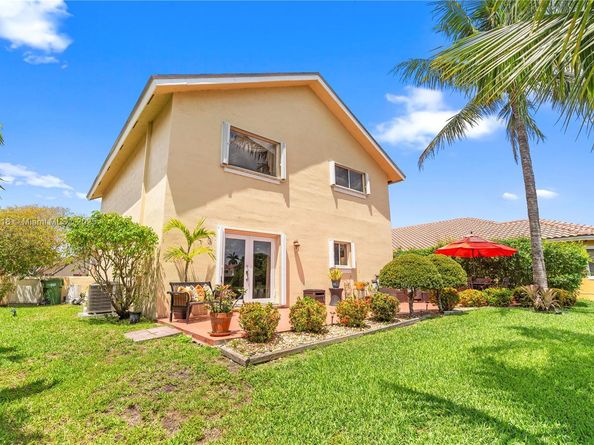631 NW 205th Ave, Pembroke Pines FL 33029