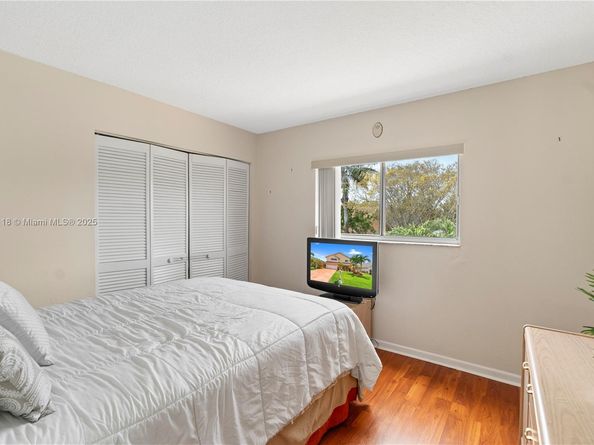 631 NW 205th Ave, Pembroke Pines FL 33029
