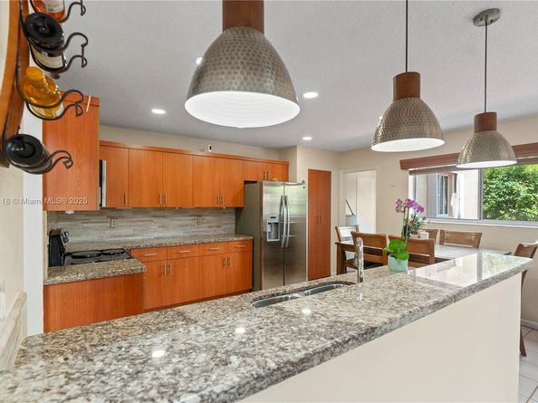 631 NW 205th Ave, Pembroke Pines FL 33029