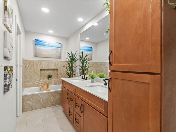 631 NW 205th Ave, Pembroke Pines FL 33029