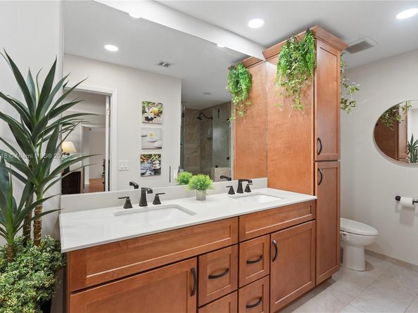 631 NW 205th Ave, Pembroke Pines FL 33029