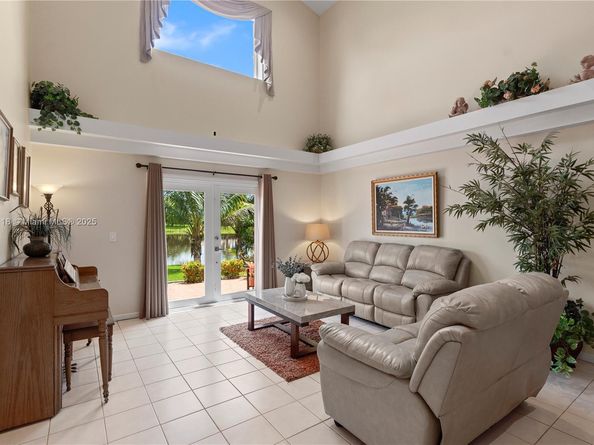 631 NW 205th Ave, Pembroke Pines FL 33029