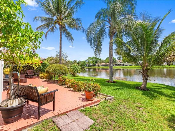 631 NW 205th Ave, Pembroke Pines FL 33029