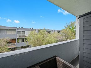 9373 Fontainebleau Blvd K212, Miami FL 33172