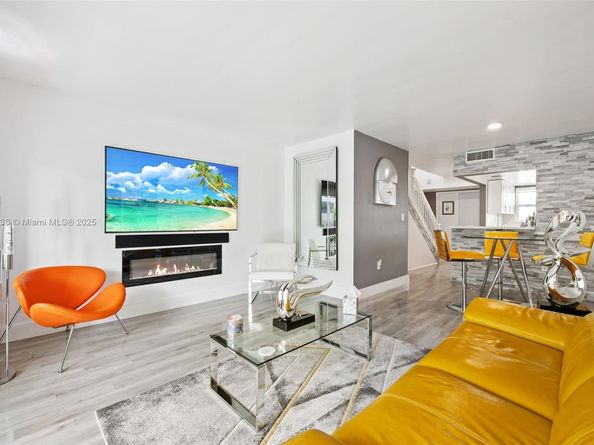 9373 Fontainebleau Blvd K212, Miami FL 33172
